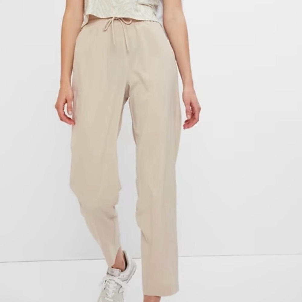 GapFit High Rise Runaround Pants